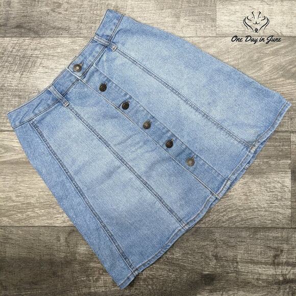 Mossimo Button Front Denim Skirt Size 4 - Picture 1 of 5